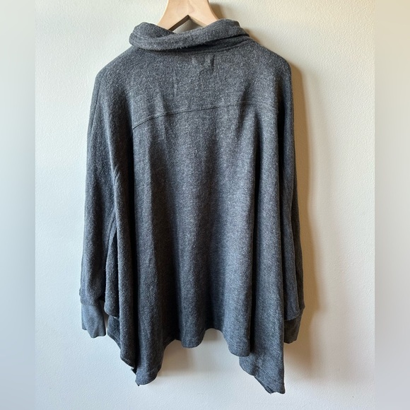 Melloday Poncho - Picture 5 of 5